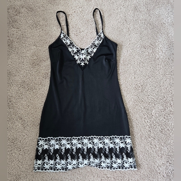 AP Lingerie Short Slip Nightgown Sleepwear Black & White Lace size Medium - Picture 13 of 16